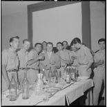 Réception dans les locaux du service cinématographique des armées (SCA) à Alger.