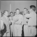 Réception dans les locaux du service cinématographique des armées (SCA) à Alger.