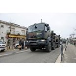 Convoi de véhicules d'une section SAMP/T Mamba passant dans un village lors de l'exercice Nawas 2012.
