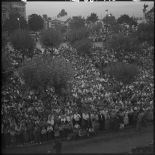 Constantine. La foule venue écouter le député Georges Bidault.