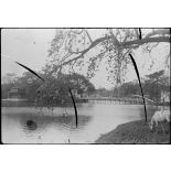 [Le Petit Lac à Hanoï, janvier-mars 1946.]