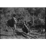 [Opération Gaur en Indochine, janvier-mars 1946. Populations Moïs.]
