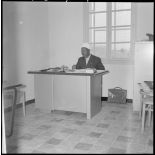 Centre de regroupement. Le maire de M'Cid, Mustapha Belkebich, à son bureau.