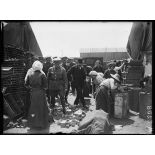 Calais. Monsieur Braind visitant les ateliers installés à Calais pour la réparation de tout objet revenant détérioré du front anglais. 25-6-16. [légende d'origine]
