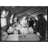 Hôpital anglais d'Etaples. Mr. Briand visitant les salles de blessés. 25-6-16. [légende d'origine]