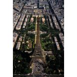 Paris 7e. La Tour Eiffel et le Champ de Mars.