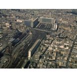 Paris 14e et Paris 15e. Vue d'ensemble de la gare Montparnasse et des nouveaux aménagements Maine Montparnasse.