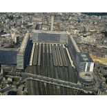 Paris 15e. Maine Montparnasse. Vue d'ensemble de la gare Montparnasse et des nouveaux aménagements (construction de la tour).