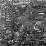 La Courneuve (93). Place du 8 mai 1945. Vue vers le sud-est.