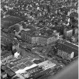 La Courneuve (93). Place du 8 mai 1945. Vue vers le nord-est.