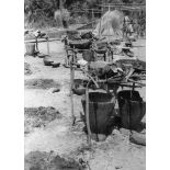 République du Sénégal, région de Sedhiou, 1954. Fabrication du sel au bord de la Casamance.