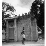 République de Côte d'Ivoire, 1962. Village de Sissépleu. Case Sénoufo.