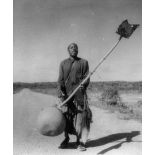 République de Côte d'Ivoire, Sananférédougou (sous-préfecture d'Odienné), 1962. Joueur de musique Malinké (association du 