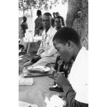 République de Côte d'Ivoire, Bouaké, 1970. Lutte contre les grandes endémies. Microscopiste.