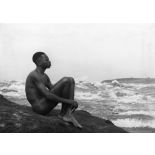 République populaire du Congo, Brazzaville, 1949. Baigneur Bacongo au bord des rapides.