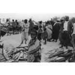 République du Sénégal, région de Cayar, 1966. Soumbediounne. Vente du poisson.