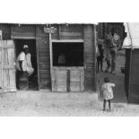 République du Sénégal, Dakar, 1966. Boutique dans un quartier populaire.