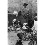République du Sénégal, 1966. Dispensaire de Sangue. (8O Km. de Dakar). Attente de la consultation.