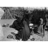 République islamique de Mauritanie, 1969. Concession dans une palmeraie près de Chinguetti.