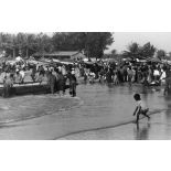 République du Sénégal, région de Cayar. 1966. Soumbédiougne. Retour de pêche.