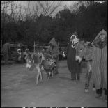 Noël à Cap Aokas. Le Père Noël, suivi de ses bourricots chargés de colis à craquer, est venu offrir ses cadeaux aux enfants.
