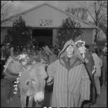 Noël à Cap Aokas. Le Père Noël, suivi de ses bourricots chargés de colis à craquer, est venu offrir ses cadeaux aux enfants.