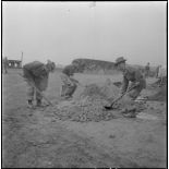 La 3e compagnie du 586e bataillon de transmission (586e BTrs). [Description en cours]