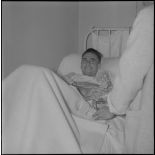 Visite aux blessés de l'hôpital Maillot. [Description en cours]