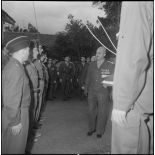 Une prise d'armes. [Description en cours]