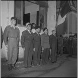 Une prise d'armes. [Description en cours]