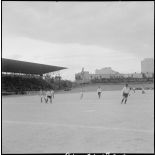 Un match de football. [Description en cours]