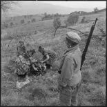 Protection des femmes de Catinat par le groupe d'autodéfense féminin.