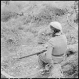 Protection des femmes de Catinat par le groupe d'autodéfense féminin.