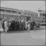 Evacuation de civils immobilisés pendant une grève des transporteurs aériens à l’aéroport de Maison-Blanche.