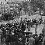 Alger. Commémoration du 8 novembre 1942. Les personnalités pendant la sonnerie aux morts.