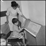 Alger. Le Berceau. Salle de jeux pour les garçons avec un piano.