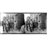 Château-Thierry, le président félicite les boulangers qui ont assuré le ravitaillement de la population civile pendant l'occupation allemande. [légende d'origine]