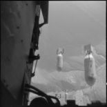 Région d'Alger. Groupe Guyenne. Largage de bombes depuis un avion Douglas B 26 Invader.