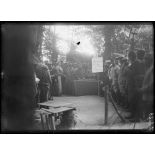 Visite du ministre. Kermesse organisée par les soldats du 101e. Mourmelon-le-Petit. [légende d'origine]