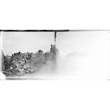 Les maisons en ruines du village de Sassy. [légende d'origine]