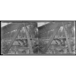 Jonchery-sur-Vesle. Marne. Près du moulin, construction d'une passerelle, près du pont de fer détruit. [légende d'origine]