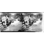 Le général Hamelin devant la tombe d'un français mort à Chypre. [légende d'origine]