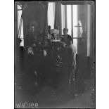 Marseille. Usine Bensa. Manufacture de chaussures nationales. Cloueuses mécaniques. [légende d'origine]