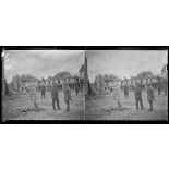 Fismes (Marne). Soldats américains sur la place. A gauche, poteau indicateur allemand. [légende d'origine]