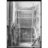 Front Nord, Pas-de-Calais, église de Saint-Omer, enlèvement d'une toile de Rubens. [légende d'origine]