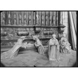 Front Nord, Pas-de-Calais, statue de marbre qui couronnaient la chapelle au XVIIe siècle. [légende d'origine]