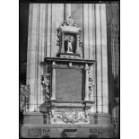 Front Nord, Pas-de-Calais, église de Saint-Omer, ex-vote en marbre du XVIe siècle. [légende d'origine]