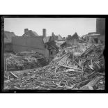 Front Nord, Somme, bombardement d'Abbeville. Place Saint-Catherine. [légende d'origine]