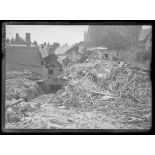 Front Nord, Somme, bombardement d'Abbeville. Place Saint-Catherine. [légende d'origine]