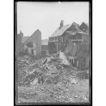 Front Nord, Somme, bombardement d'Abbeville. Place Saint-Catherine. [légende d'origine]